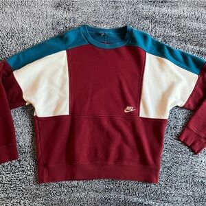 Nike crewneck, size medium